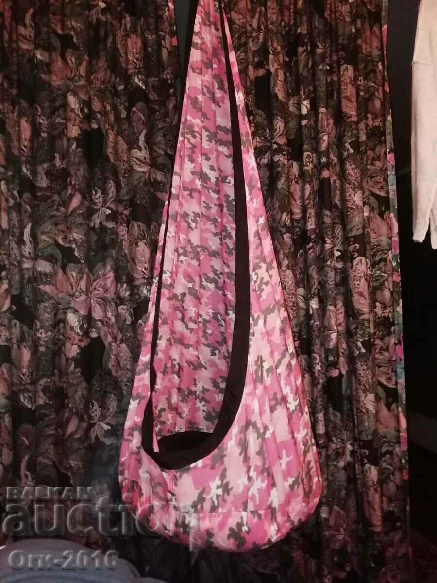 Delivery of Colorful fabric swing for indoor and outdoor use. Delivery of Colorful fabric swing for indoor and outdoor use.