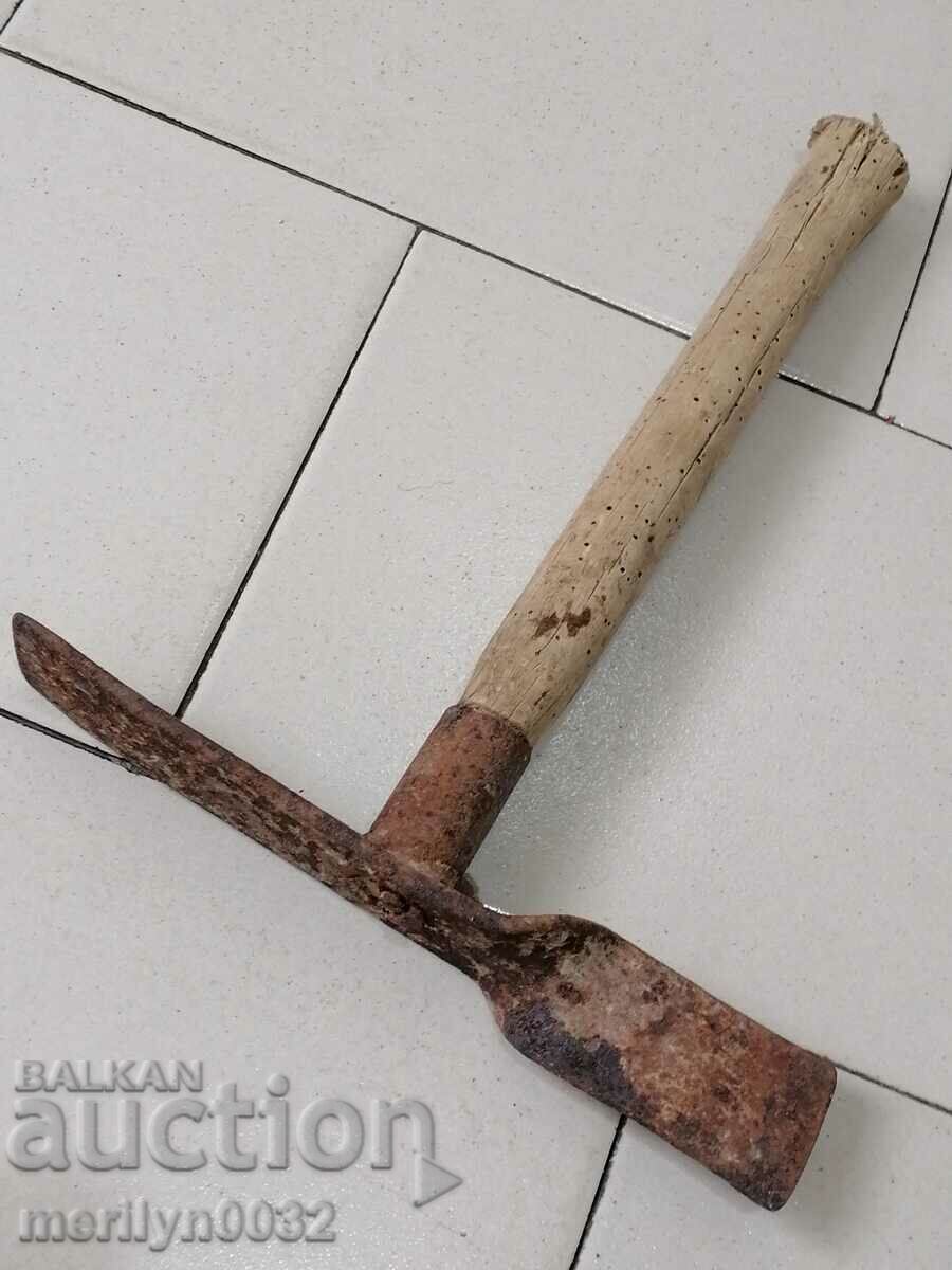 An old agricultural blade, turnip hoe, hoe, tin hoe with price 49.00 BGN | € 25.05 An old agricultural blade, turnip hoe, hoe, tin hoe with price 49.00 BGN | € 25.05