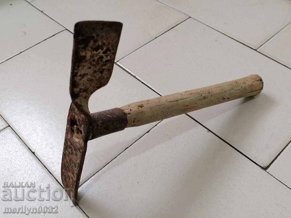Auction An old agricultural blade, turnip hoe, hoe, tin hoe Auction An old agricultural blade, turnip hoe, hoe, tin hoe