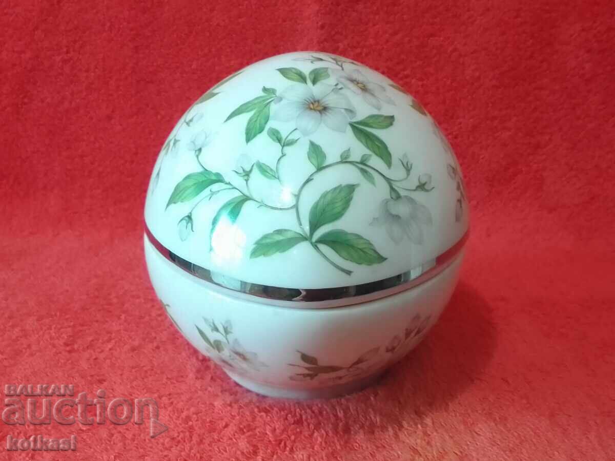 Old porcelain jewelry box GEROLD W.-GERMANY with price 85.50 BGN | € 43.72 Old porcelain jewelry box GEROLD W.-GERMANY with price 85.50 BGN | € 43.72