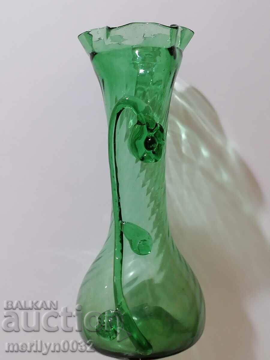 Стара ваза зелено духано стъкло 30-те год на 20-ти век