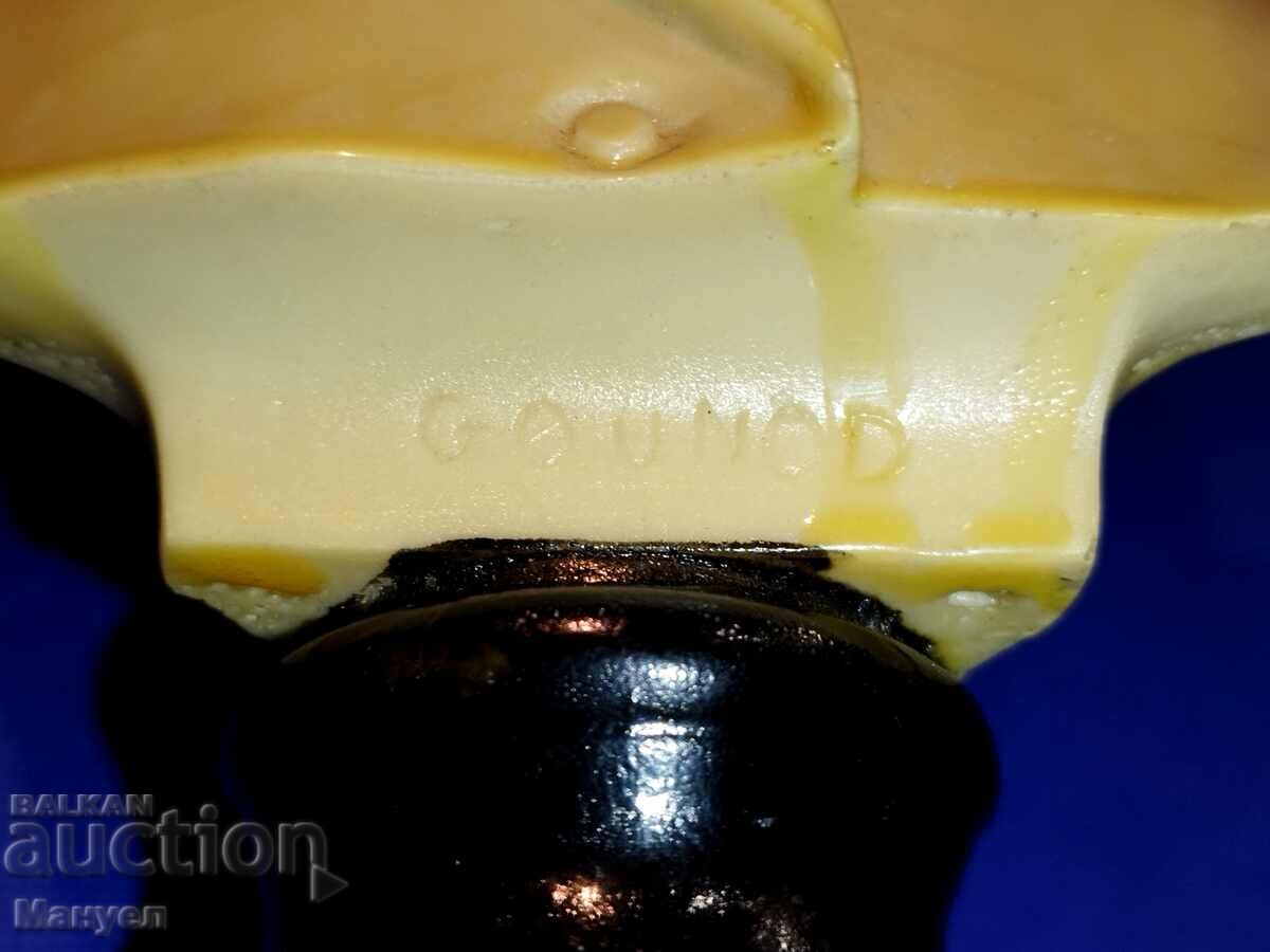 Delivery of Sculpture, bust of French composer Charles Gounod. Delivery of Sculpture, bust of French composer Charles Gounod.