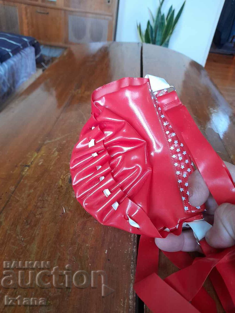 Delivery of An old children's bag Delivery of An old children's bag