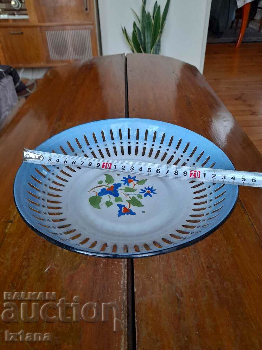Auction Old enamel plate, fruit bowl Auction Old enamel plate, fruit bowl