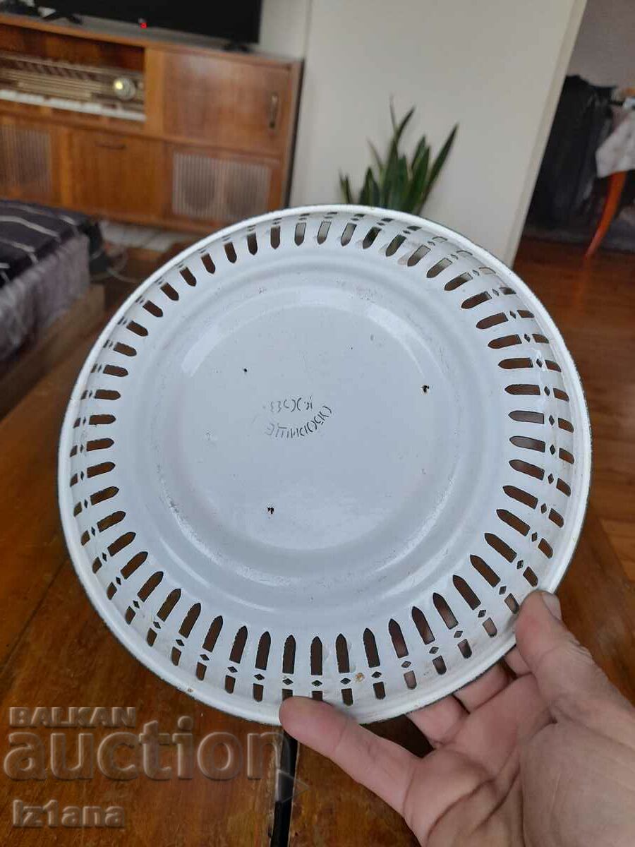 Delivery of Old enamel plate, fruit bowl Delivery of Old enamel plate, fruit bowl