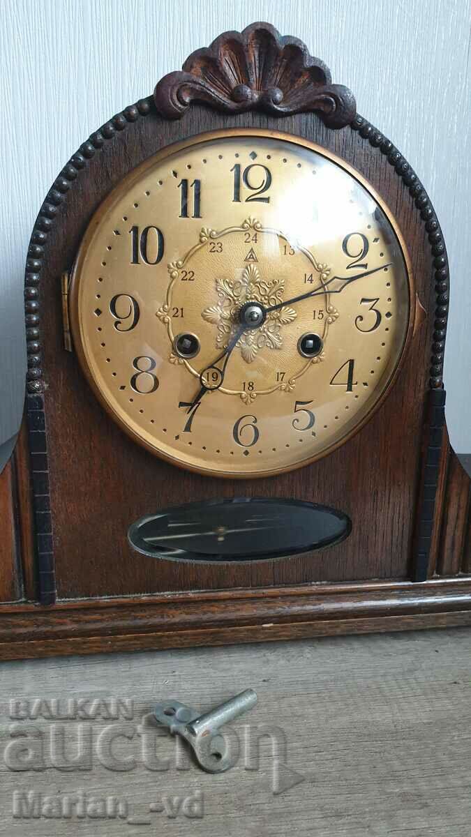 Auction Table mantel mechanical clock Auction Table mantel mechanical clock