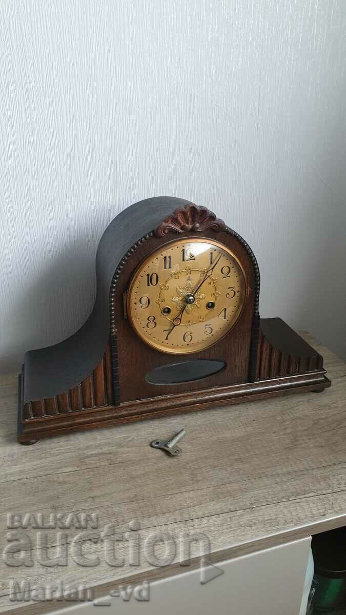Table mantel mechanical clock