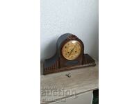 Table mantel mechanical clock
