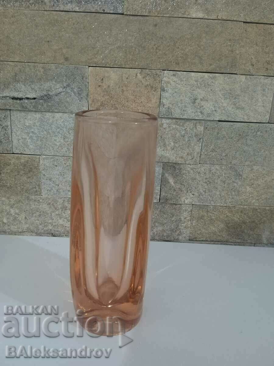 Стара ваза от цветно стъкло