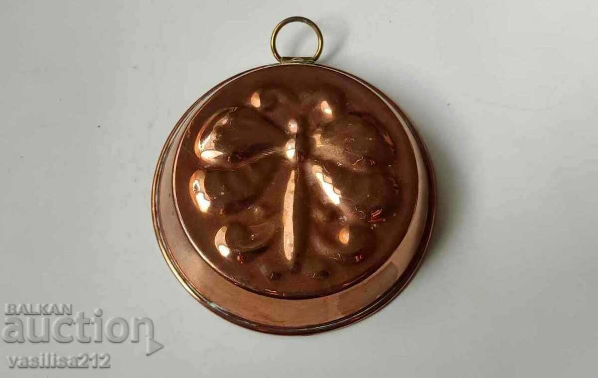 A copper bowl with price 8.00 BGN | € 4.09 A copper bowl with price 8.00 BGN | € 4.09