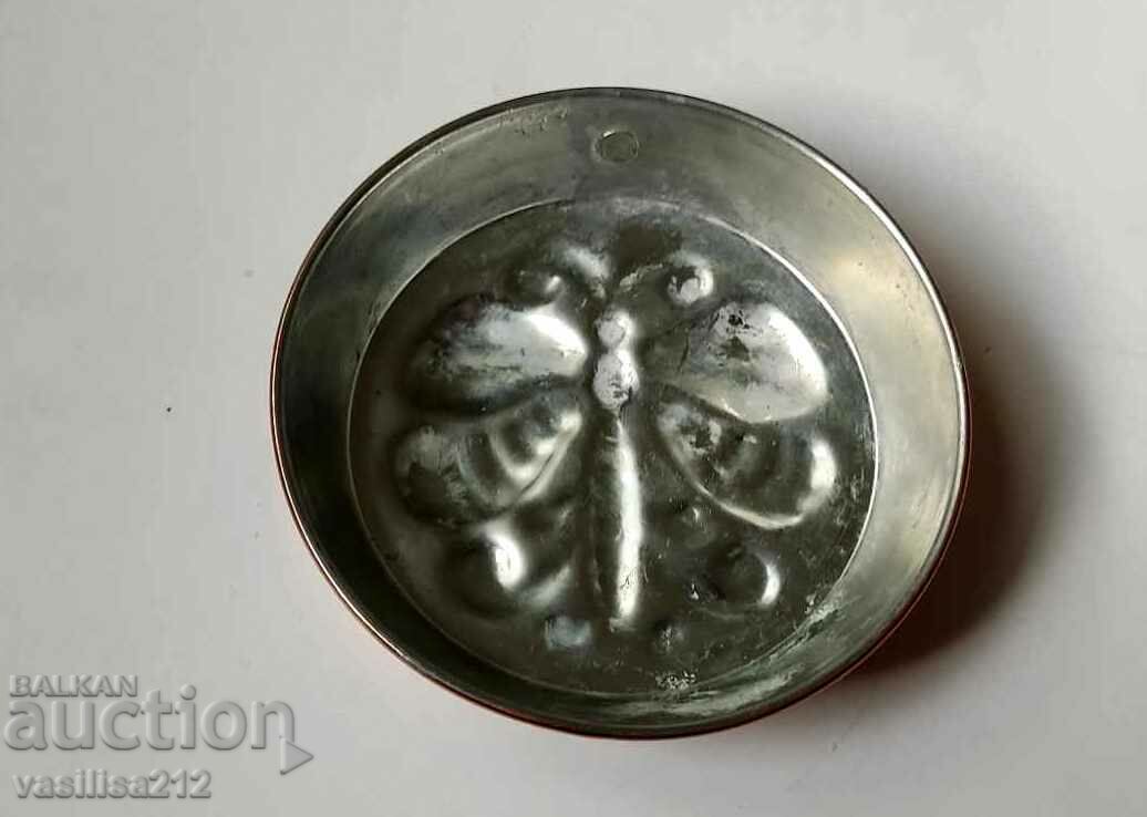 Auction A copper bowl Auction A copper bowl