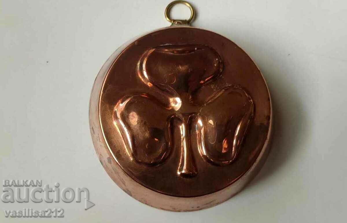 A copper bowl with price 8.00 BGN | € 4.09 A copper bowl with price 8.00 BGN | € 4.09