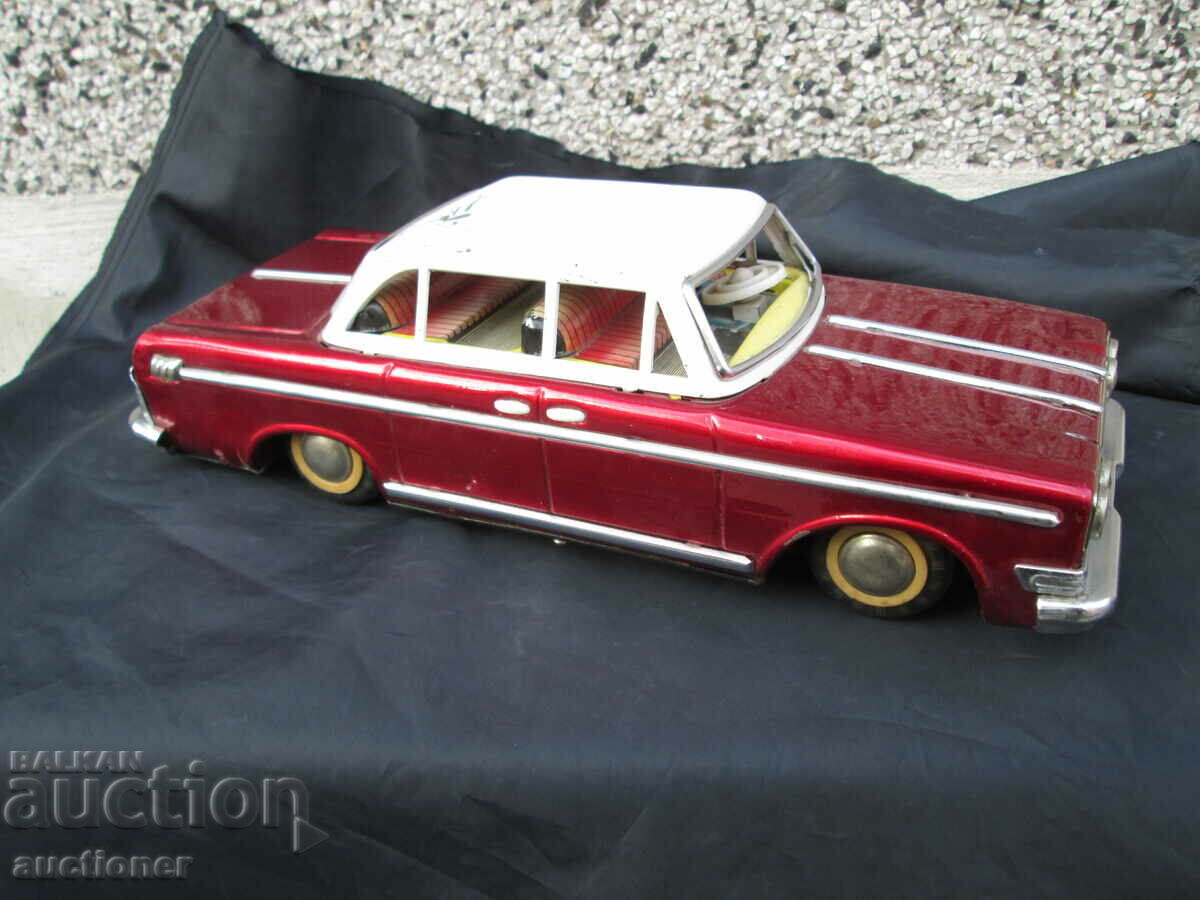 Auction VINTAGE OLD RARE CHINESE TIN TOY CAR Auction VINTAGE OLD RARE CHINESE TIN TOY CAR