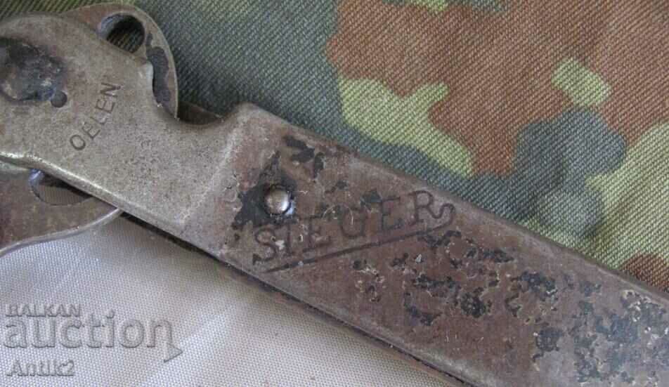 Delivery of WWII Metal SIEGER Can Opener