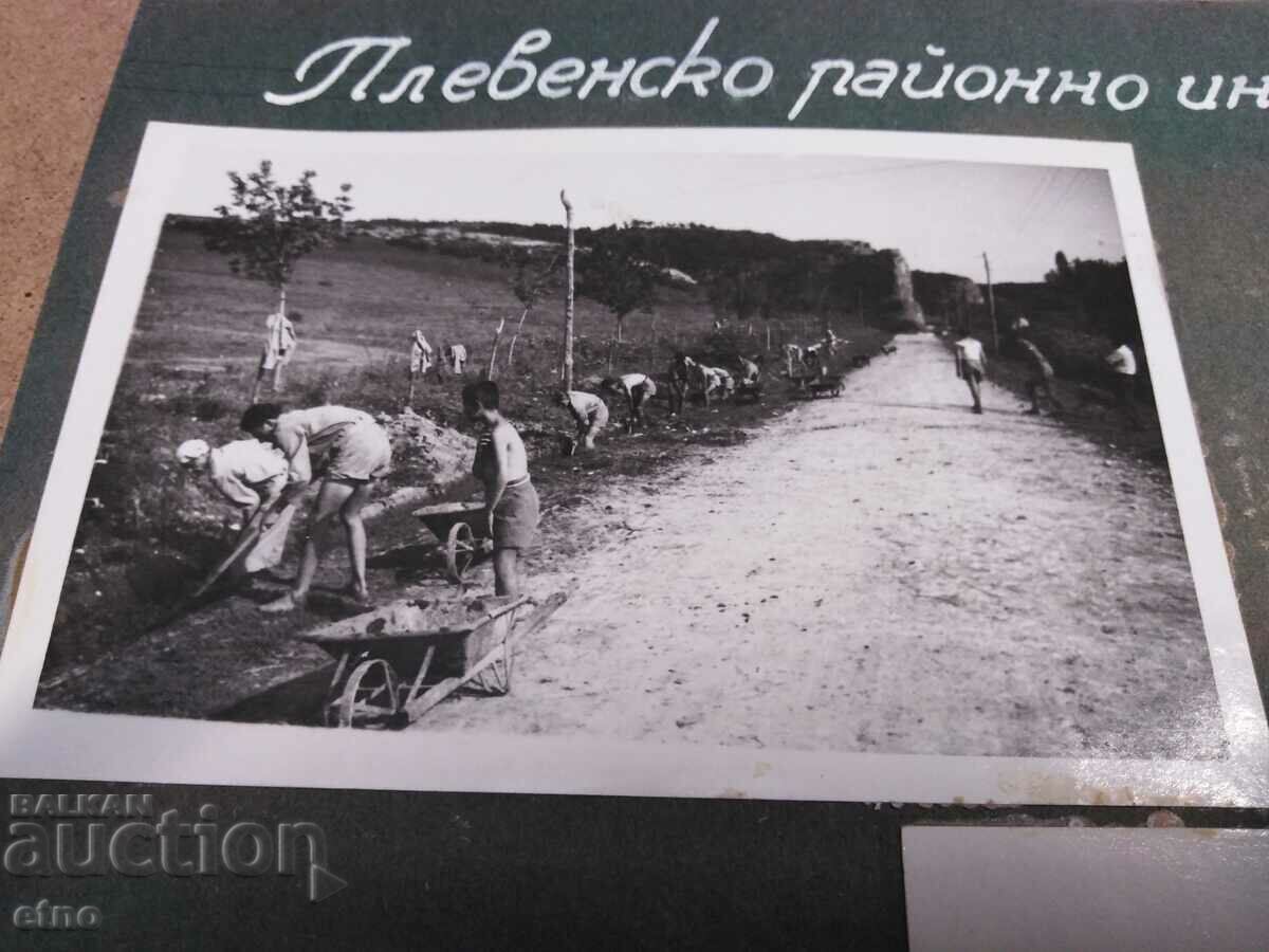 Pleven, Pavlikeni-SOCIAL PHOTOS-ROAD CONSTRUCTION, PHOTO with price 20.00 BGN | € 10.23 Pleven, Pavlikeni-SOCIAL PHOTOS-ROAD CONSTRUCTION, PHOTO with price 20.00 BGN | € 10.23