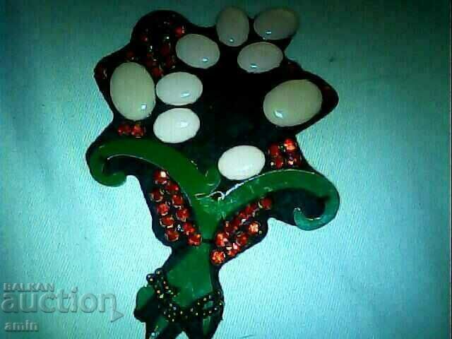 brooch sess kameni is crystals for costume with price 10.00 BGN | € 5.11 brooch sess kameni is crystals for costume with price 10.00 BGN | € 5.11