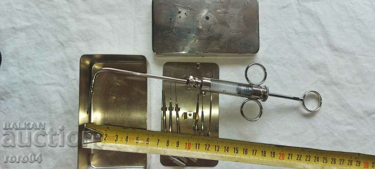 SYRINGE - DREI PFEIL MARKE - WWII - 5 SYRINGE - DREI PFEIL MARKE - WWII - 5