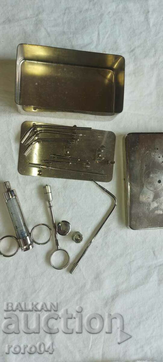 SYRINGE - DREI PFEIL MARKE - WWII - 6 SYRINGE - DREI PFEIL MARKE - WWII - 6