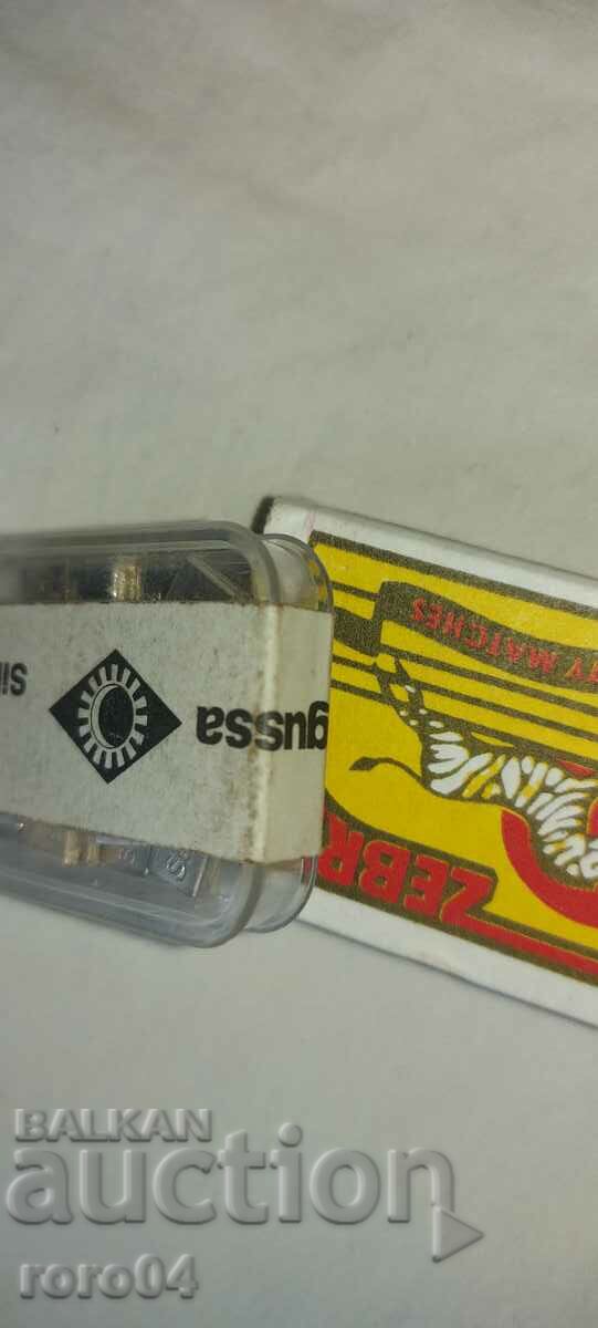 Auction DENTAL CONSUMABLE - MATERIAL FOR CROWNS Auction DENTAL CONSUMABLE - MATERIAL FOR CROWNS