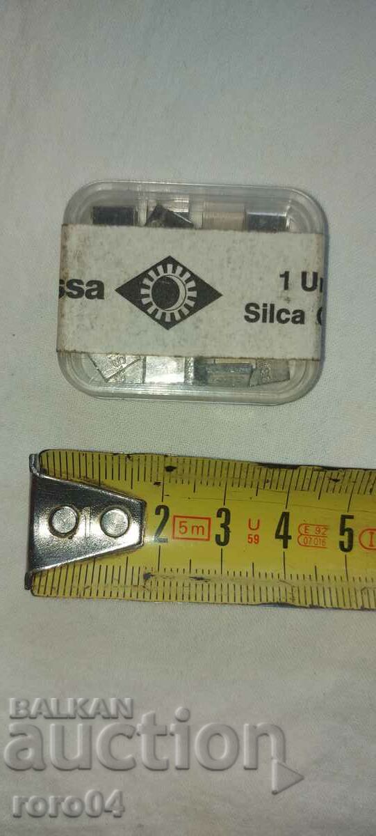 DENTAL CONSUMABLE - MATERIAL FOR CROWNS - 5 DENTAL CONSUMABLE - MATERIAL FOR CROWNS - 5