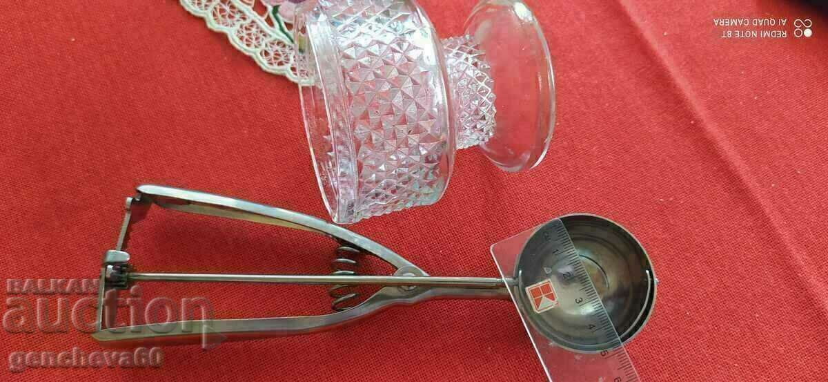 Delivery of Professional ice cream scoop - stainless steel Delivery of Professional ice cream scoop - stainless steel