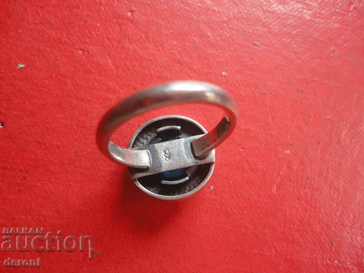 Auction A great silver ring with 3 stones Auction A great silver ring with 3 stones