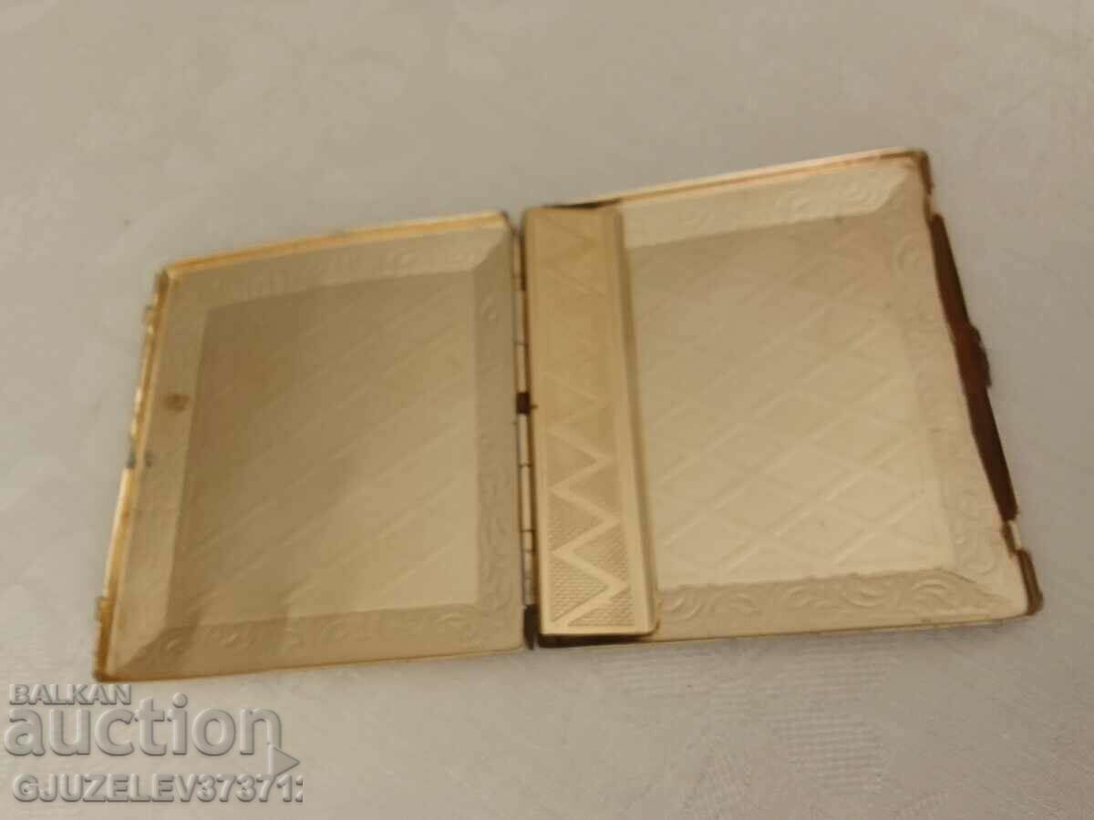 Auction  Old aluminum snuff box