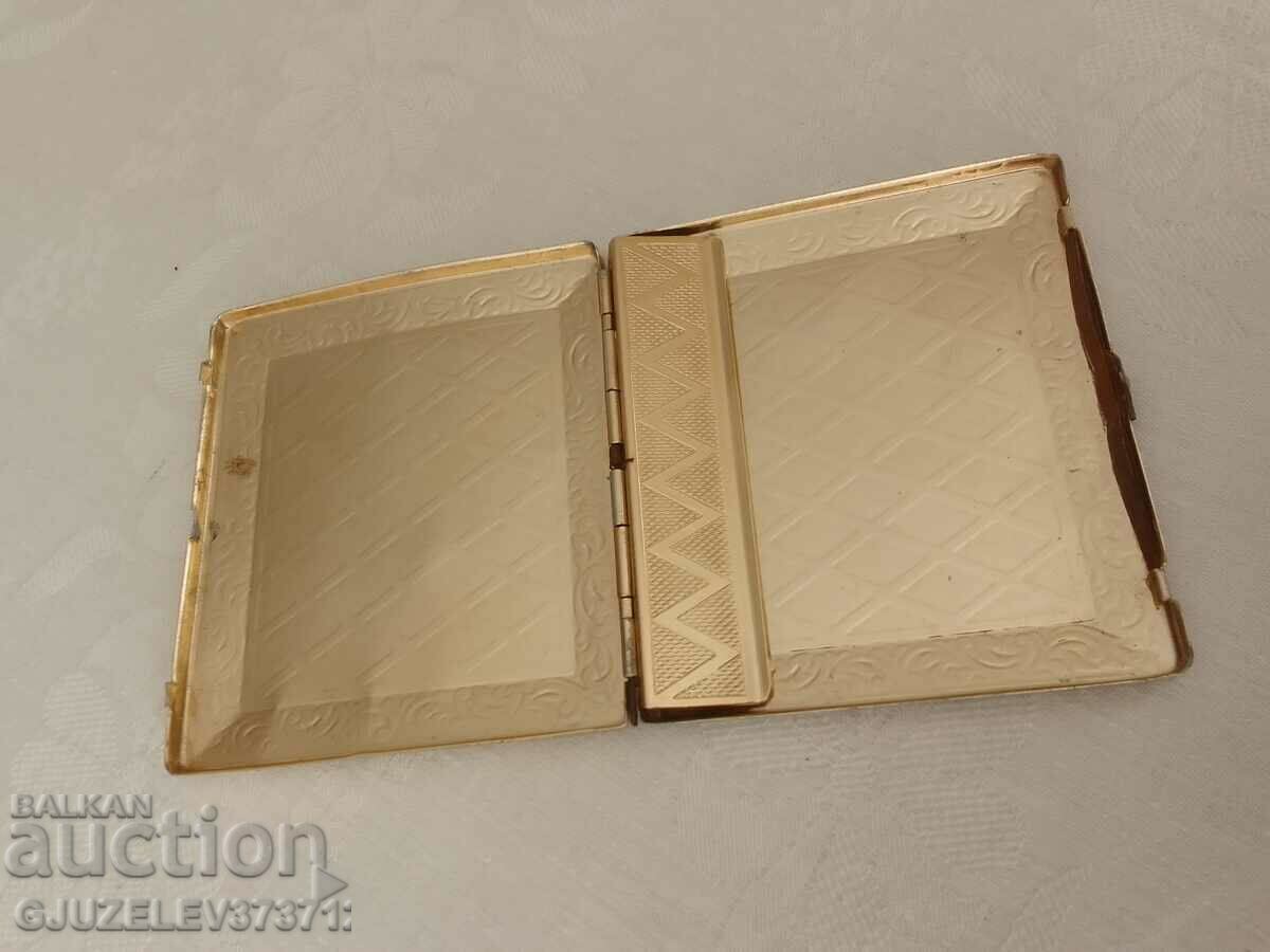 Delivery of Old aluminum snuff box