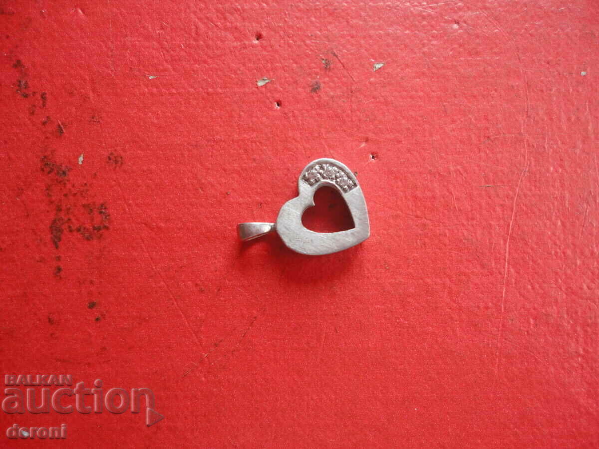 Silver pendant heart pendant with stones 925 with price 15.00 BGN | € 7.67 Silver pendant heart pendant with stones 925 with price 15.00 BGN | € 7.67