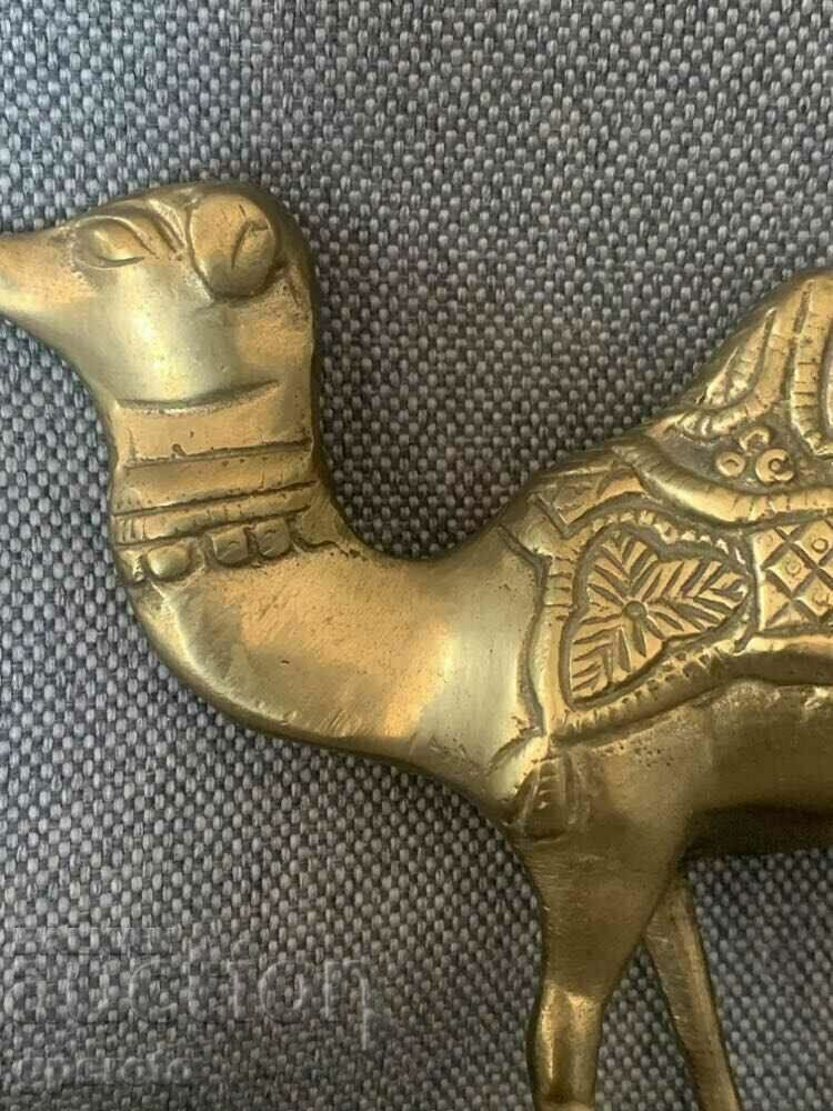 Delivery of Old solid bronze plastic-camel-414 g