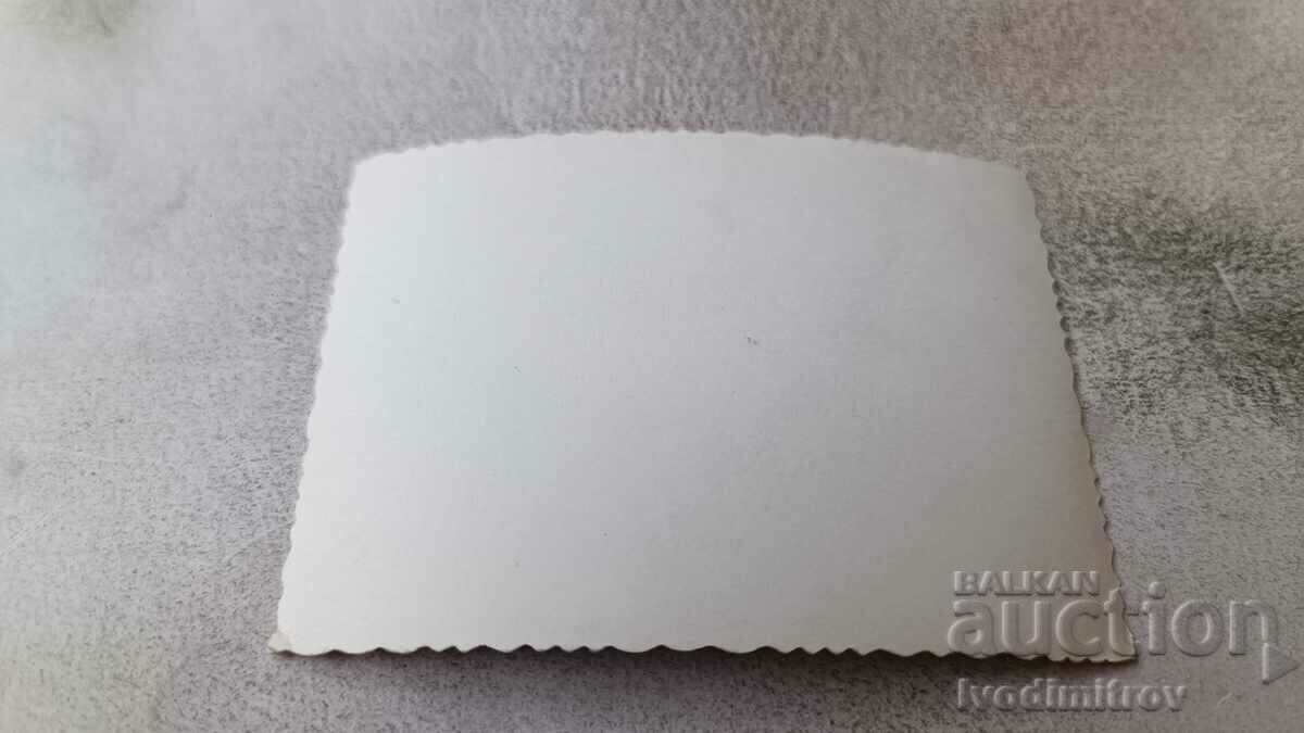 Снимка Жена и младо момиче на скалата с цена 1.65 лв. | € 0.84 Снимка Жена и младо момиче на скалата с цена 1.65 лв. | € 0.84