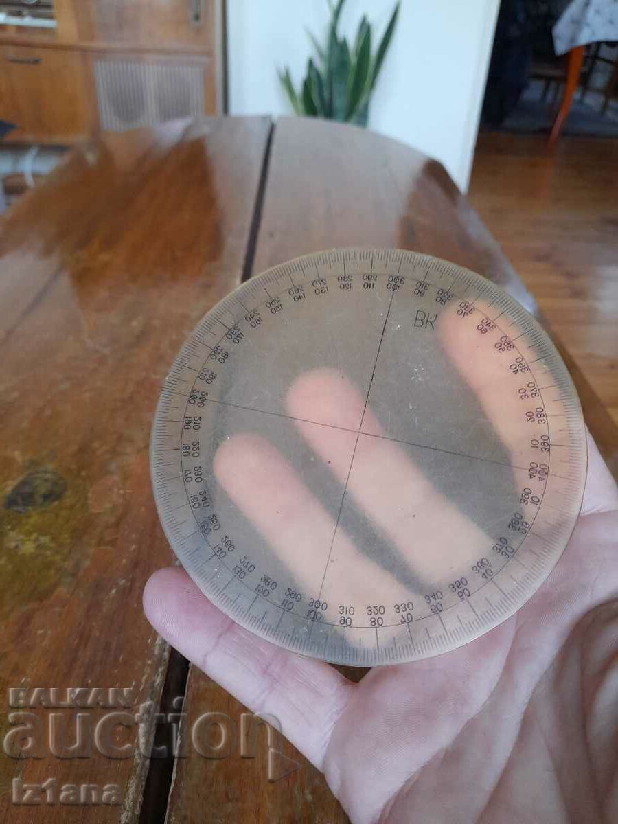 Παλιός αξιωματικός, μεταφορέας διοικητής με τιμή 32.00 BGN | € 16.36 Παλιός αξιωματικός, μεταφορέας διοικητής με τιμή 32.00 BGN | € 16.36