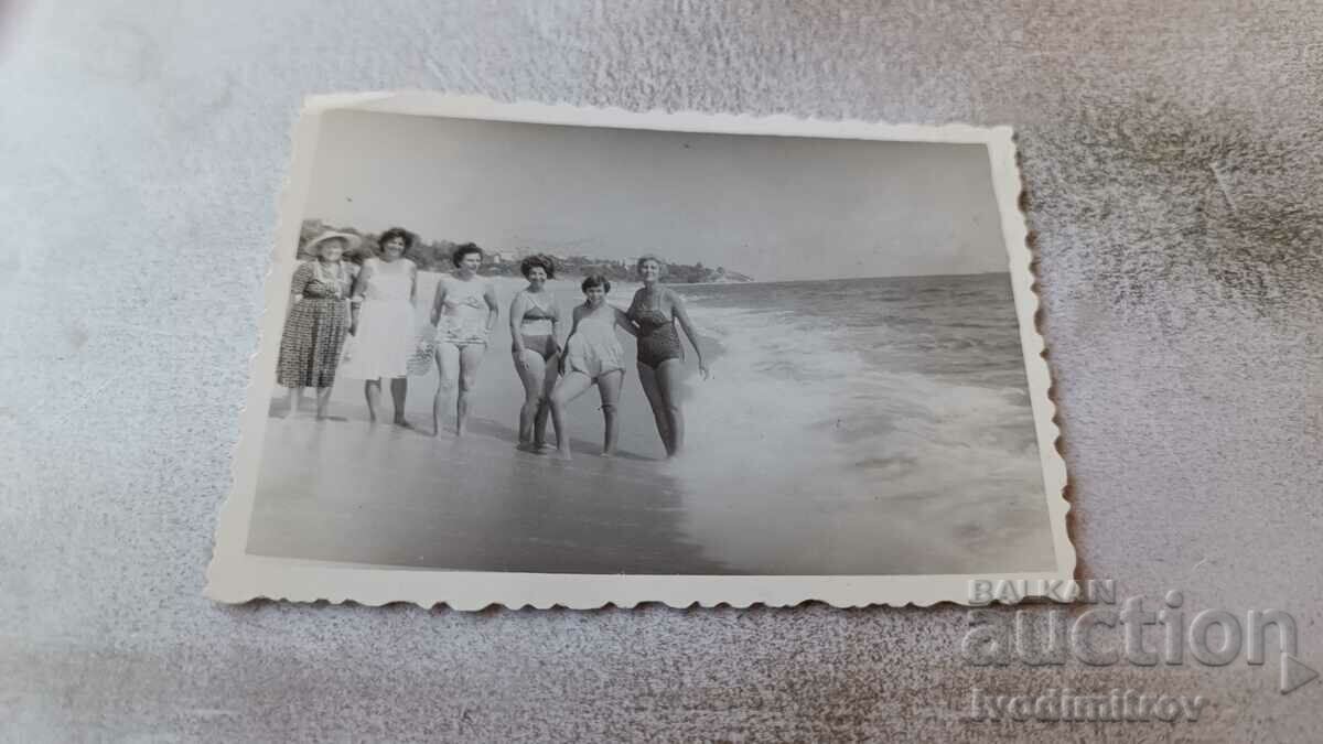 Φωτογραφία Γυναικεία Φιλία στην Ακτή 1962