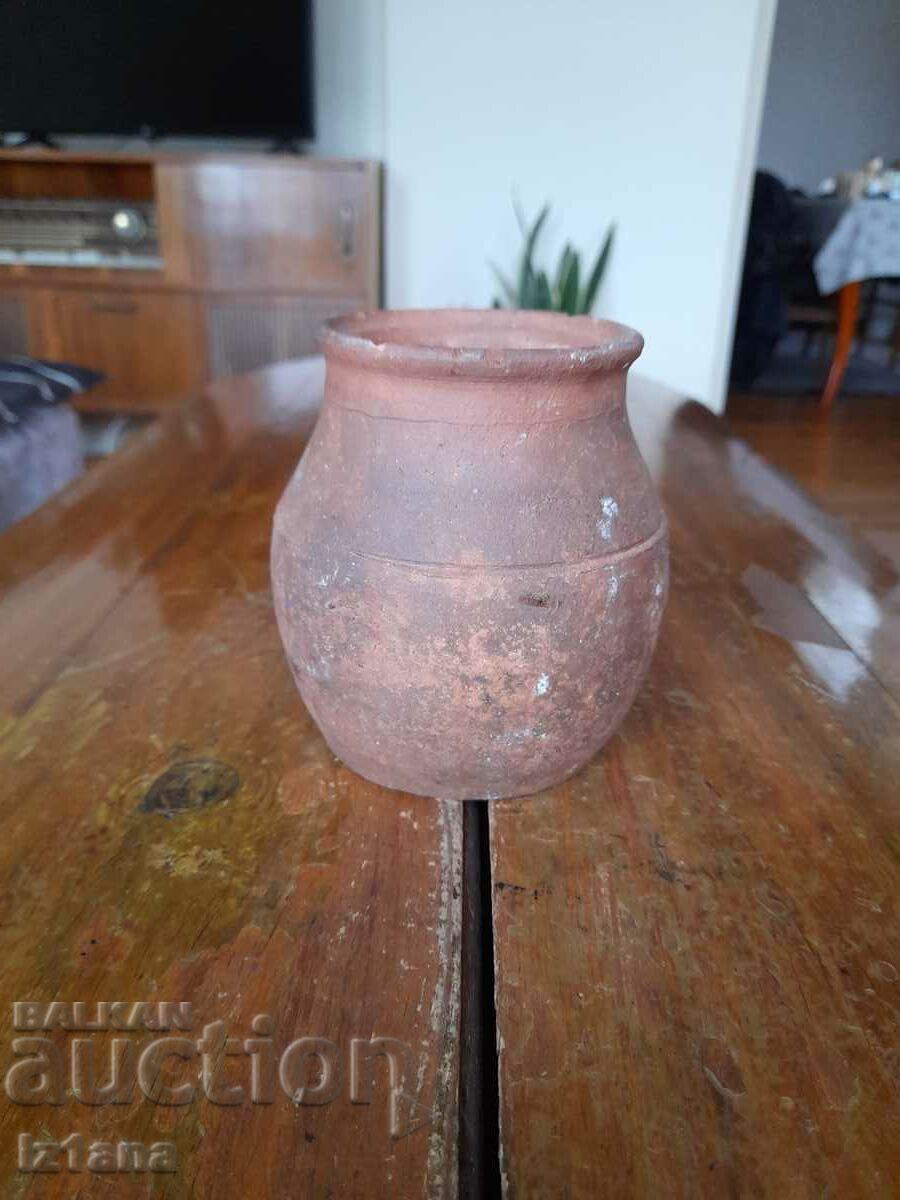 Oală antică din ceramică