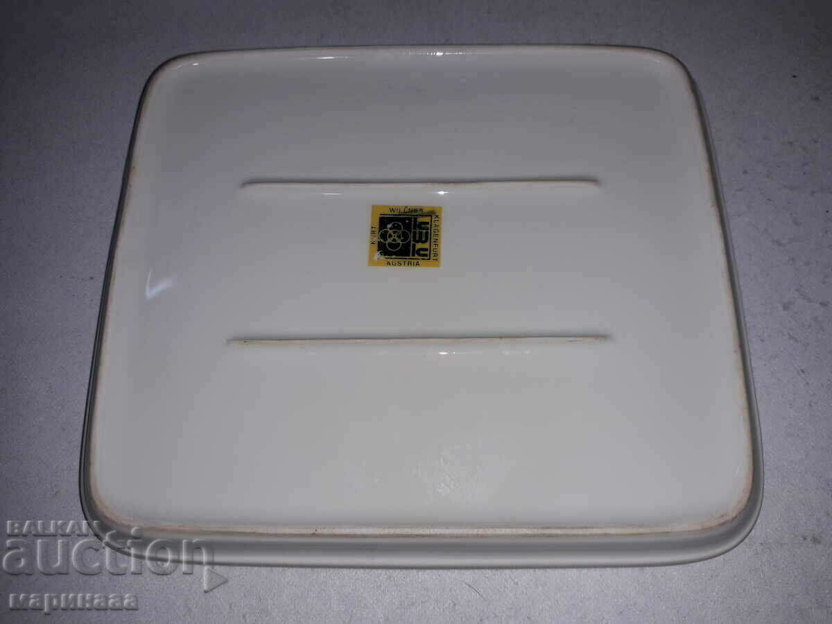 Auction PLATEAU. PORCELAIN. AUSTRIA. The 60s Auction PLATEAU. PORCELAIN. AUSTRIA. The 60s