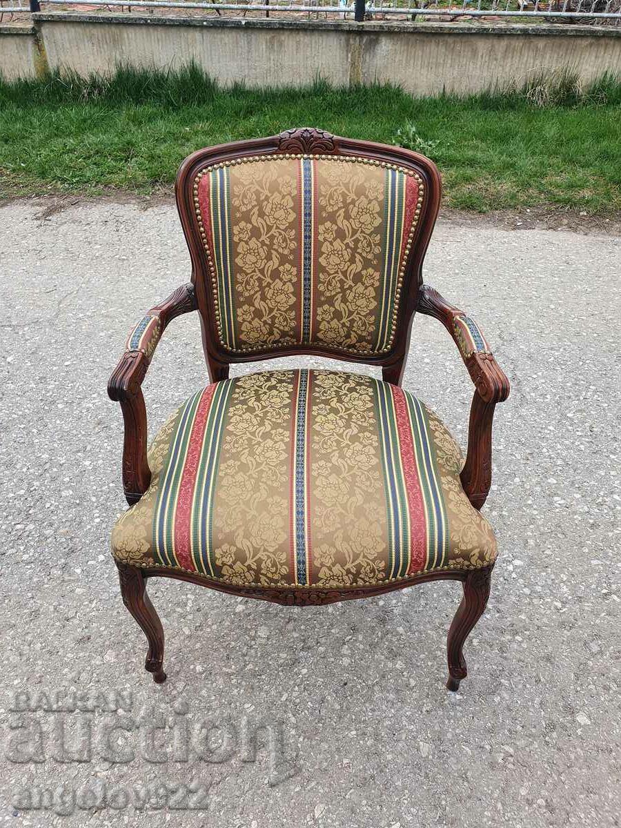 Όμορφη vintage καρέκλα από μασίφ ξύλο!