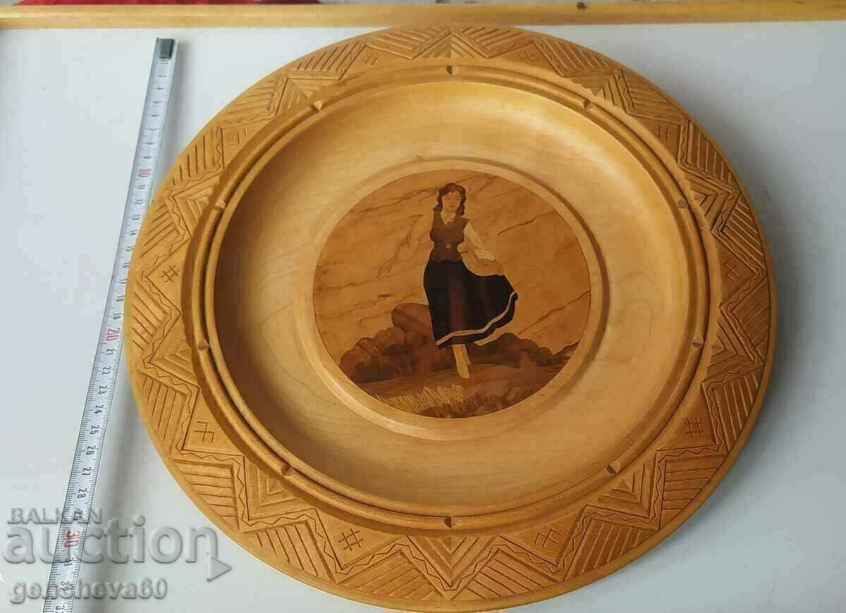 Farfurie din lemn, intarsie pentru decorațiune cu preț € 12.00 | 23.47 BGN Farfurie din lemn, intarsie pentru decorațiune cu preț € 12.00 | 23.47 BGN