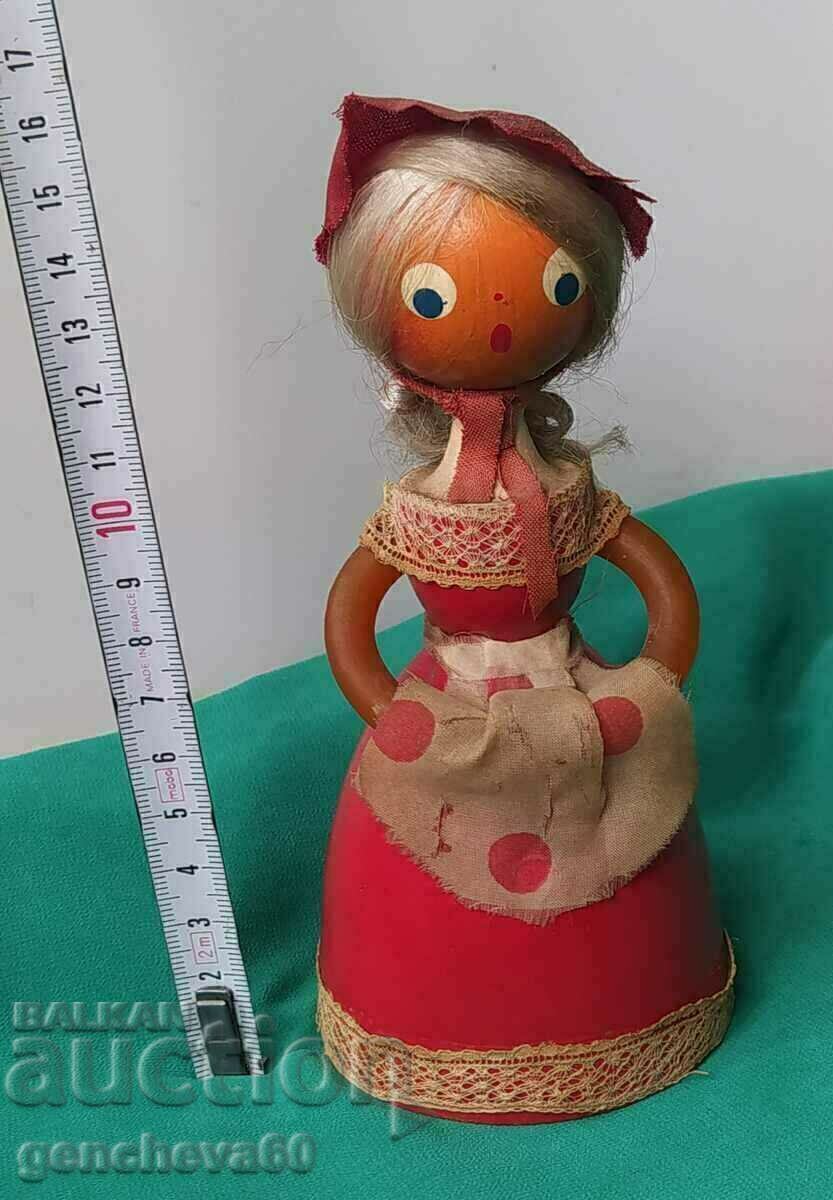 Стара сувенирна дървена кукла СССР