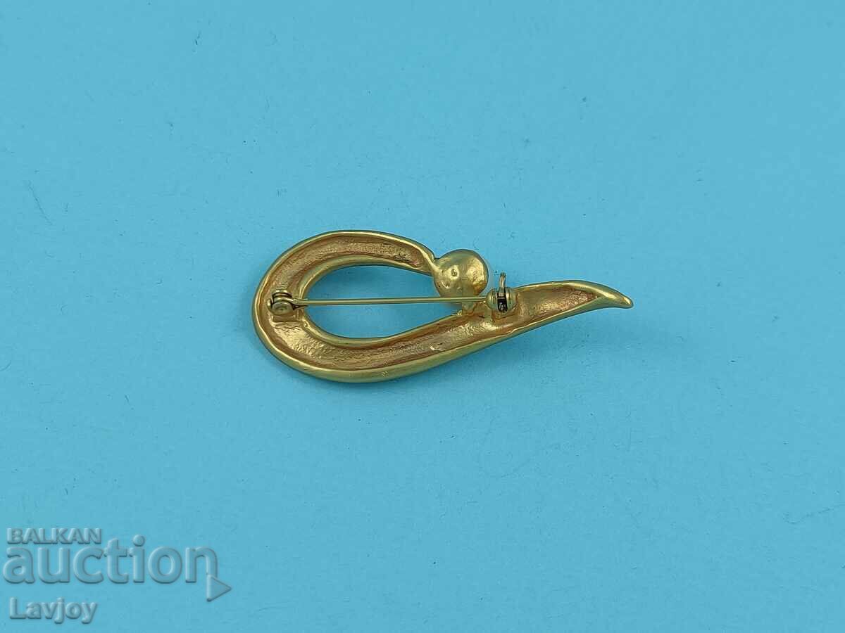 Gilt old pearl brooch with price 80.00 BGN | € 40.90 Gilt old pearl brooch with price 80.00 BGN | € 40.90