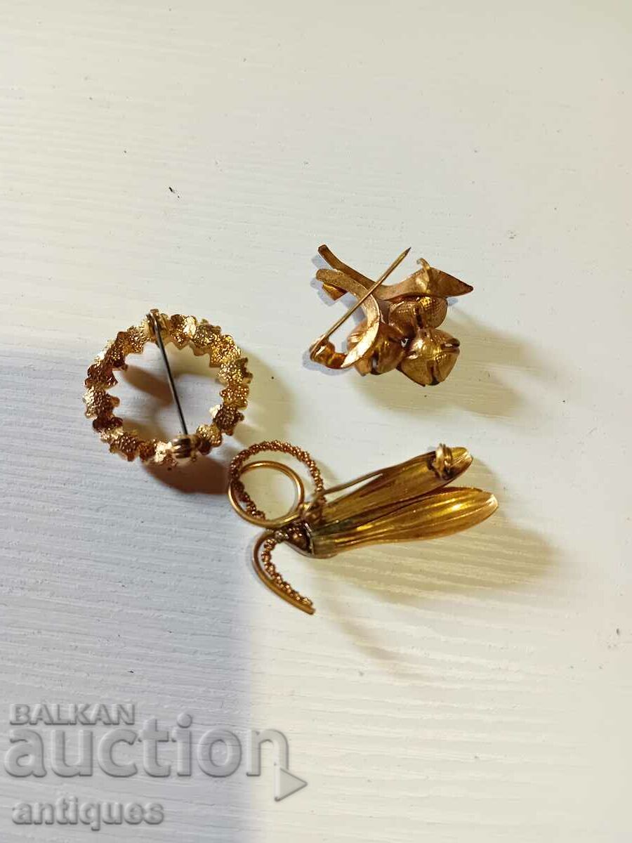 Antique gold plated brooches - 5 Antique gold plated brooches - 5