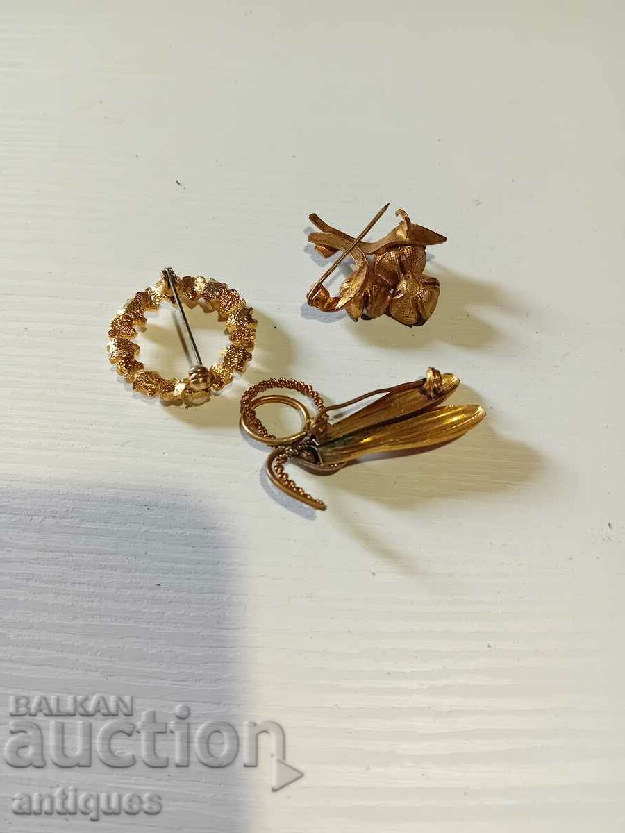 Antique gold plated brooches - 6 Antique gold plated brooches - 6