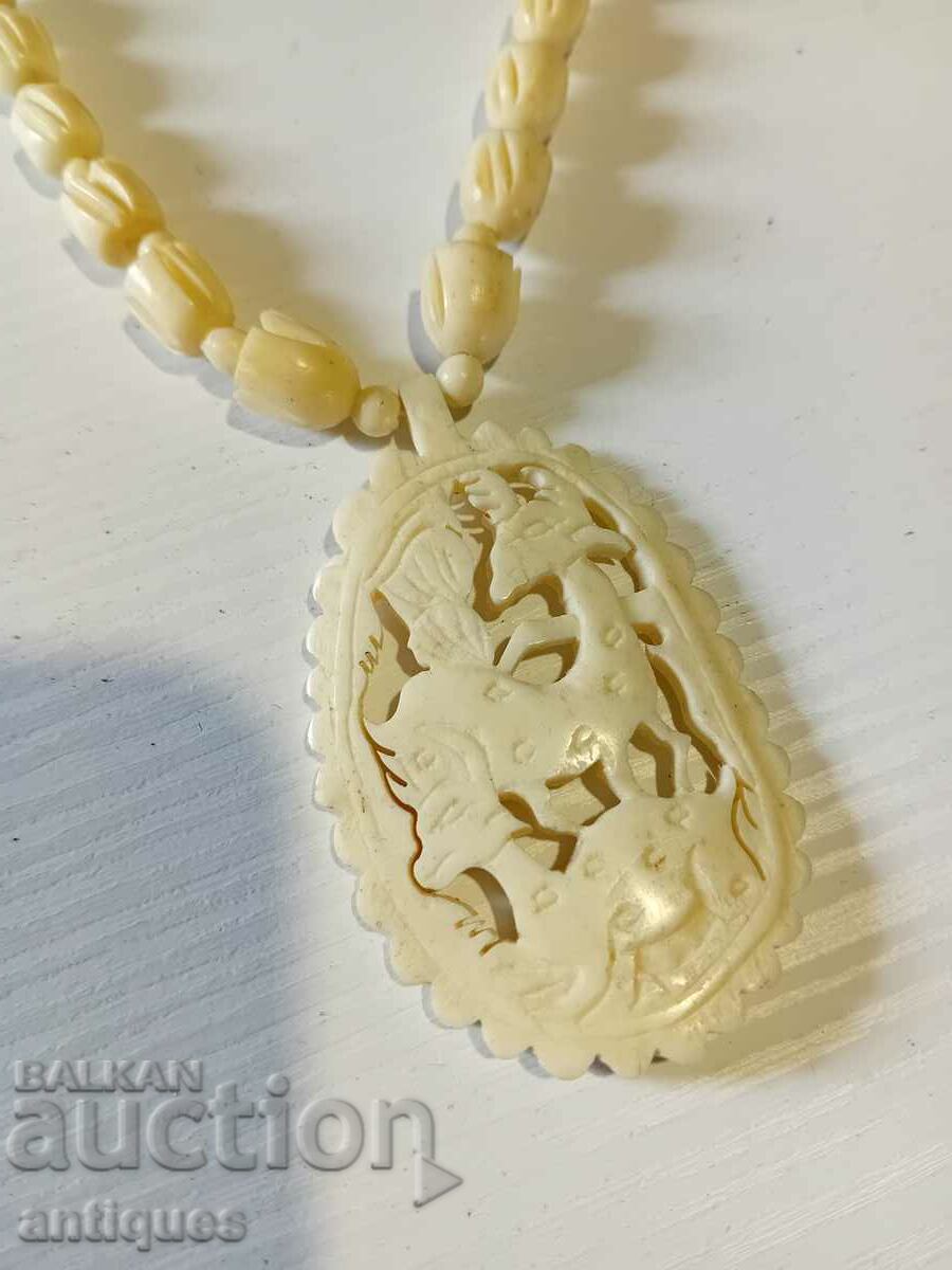 Auction Old bone necklace Auction Old bone necklace