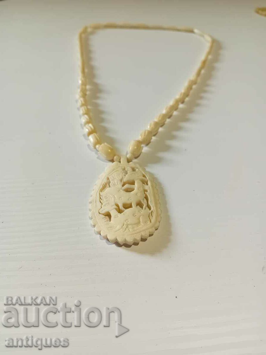 Delivery of Old bone necklace Delivery of Old bone necklace