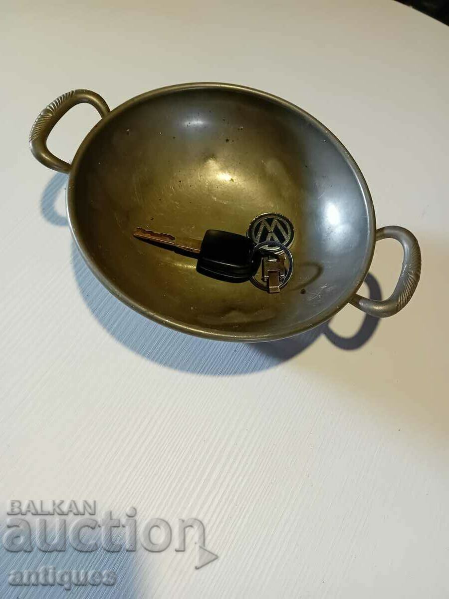 Antique fruit bowl with price 19.99 BGN | € 10.22 Antique fruit bowl with price 19.99 BGN | € 10.22