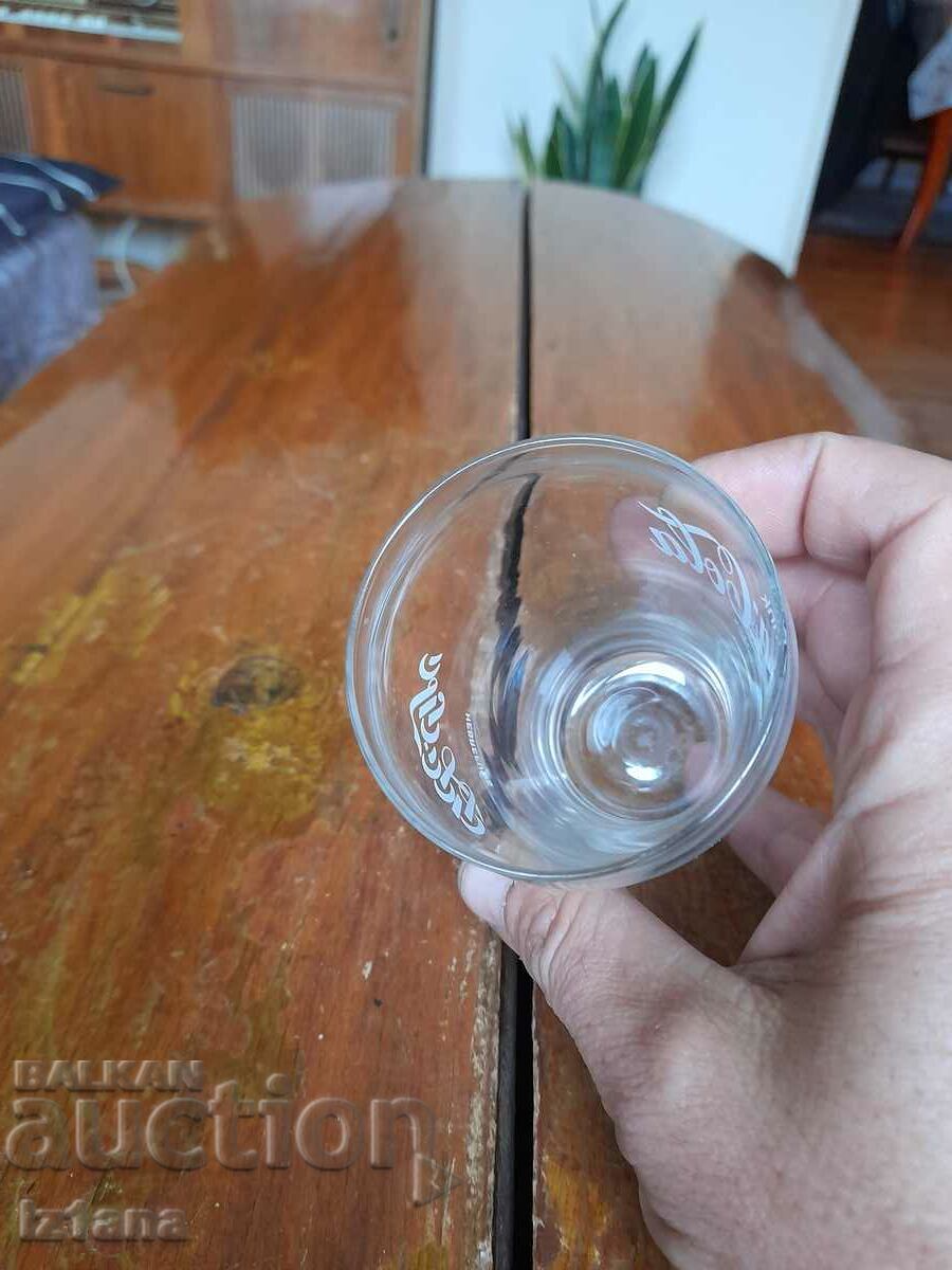 Livrarea Un pahar vechi de Coca Cola, Coca Cola Livrarea Un pahar vechi de Coca Cola, Coca Cola