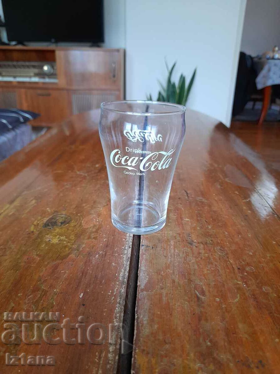 Ένα παλιό ποτήρι Coca Cola, Coca Cola