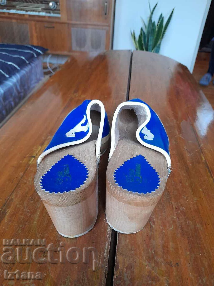 Licitație Pantofi vechi, papuci, saboți