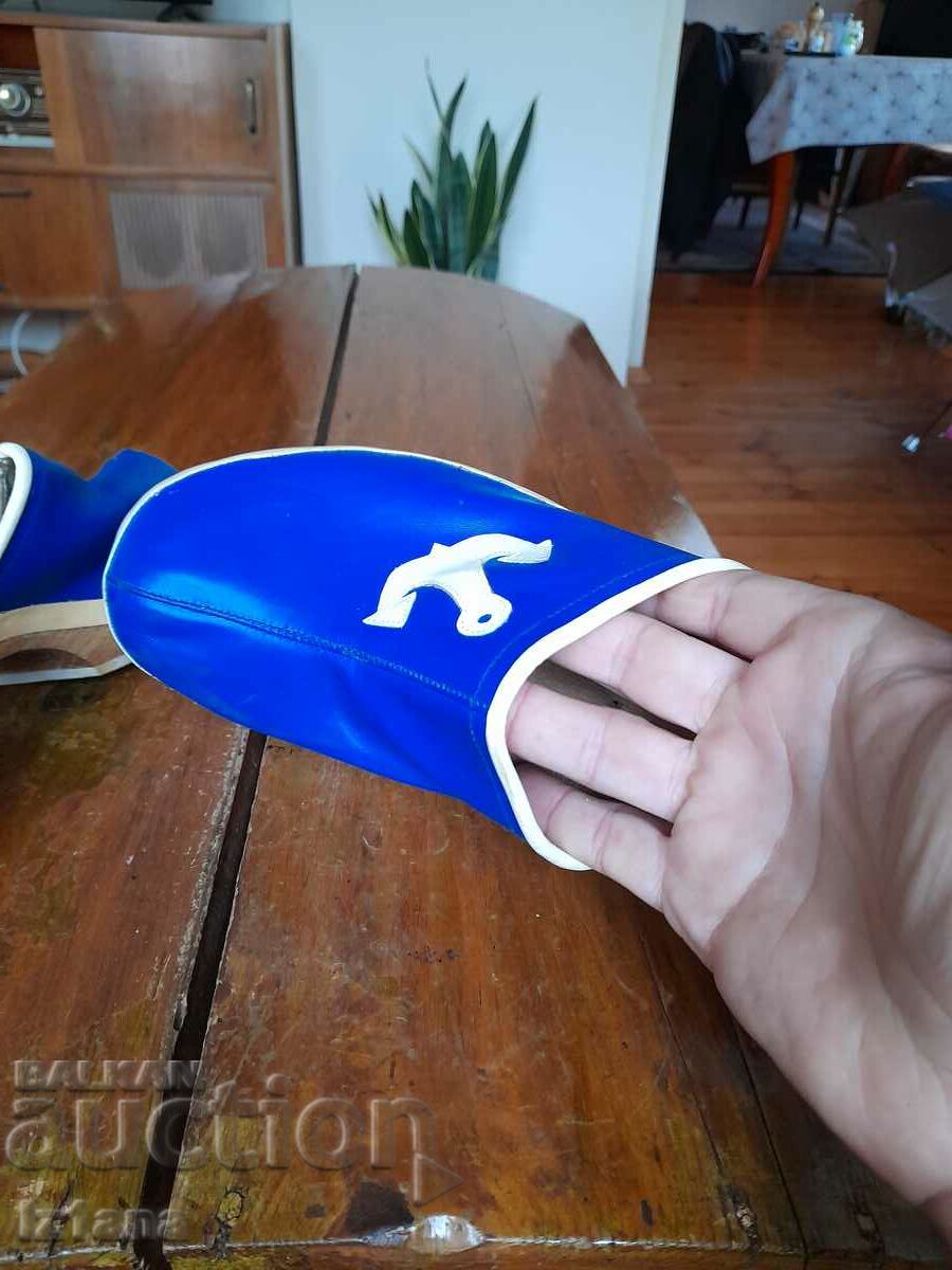 Pantofi vechi, papuci, saboți - 5