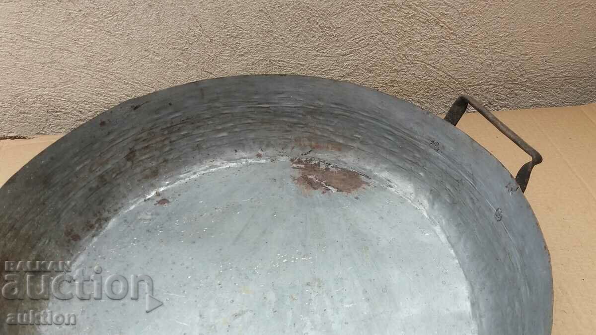 Delivery of OLD SOLID METAL TRAY FOR LAMB, LUTENICE, ETC. Delivery of OLD SOLID METAL TRAY FOR LAMB, LUTENICE, ETC.