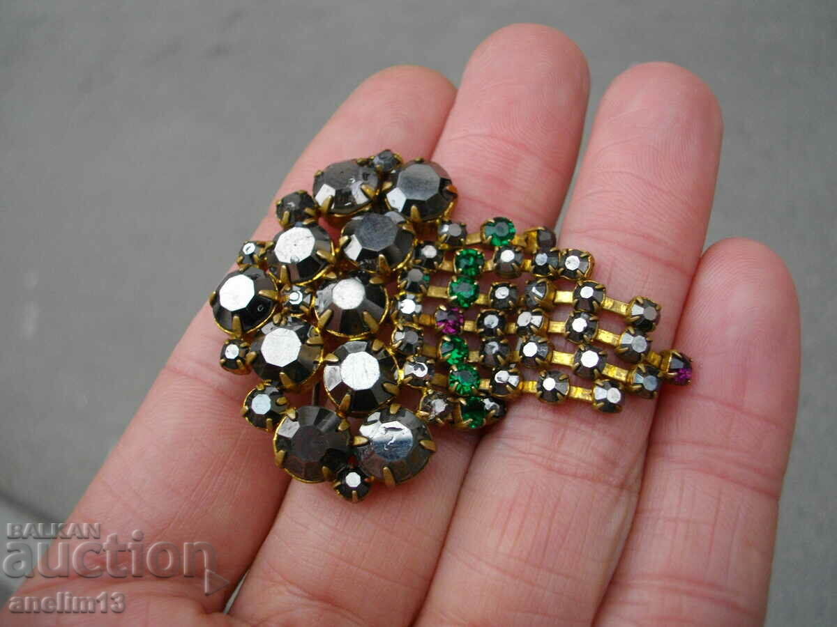 Delivery of OLD BROOCH Delivery of OLD BROOCH